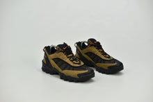 Load image into Gallery viewer, (2002) Nike ACG Barlow