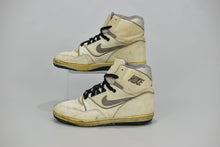 Load image into Gallery viewer, (1987) Nike Air Assault