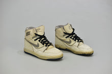 Load image into Gallery viewer, (1987) Nike Air Assault