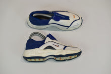 Load image into Gallery viewer, (2000) Nike Cross Training Runners
