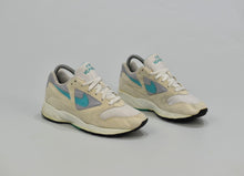 Load image into Gallery viewer, (1992) Nike Air Icarus