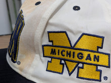 Load image into Gallery viewer, 1990's NCAA Snapback Caps