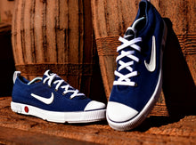 Load image into Gallery viewer, (1998) Nike Pillar Cushion