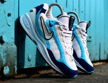 Load image into Gallery viewer, (1997) Nike Skylon Triax III