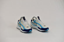 Load image into Gallery viewer, (1997) Nike Skylon Triax III