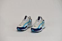 Load image into Gallery viewer, (1997) Nike Skylon Triax III