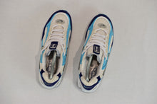 Load image into Gallery viewer, (1997) Nike Skylon Triax III