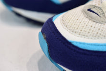 Load image into Gallery viewer, (1997) Nike Skylon Triax III