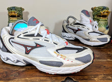 Load image into Gallery viewer, (2004) Mizuno Wave Rider 6