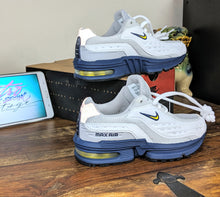 Load image into Gallery viewer, (2002) Nike Air Max Elite (PS)