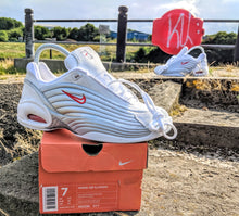 Load image into Gallery viewer, (2002) Nike Air Max Illusion