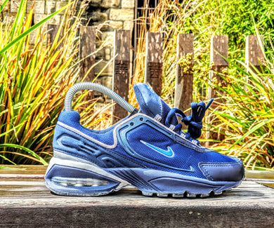 (2002) Nike Air International Triax