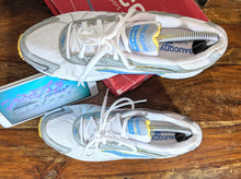 Load image into Gallery viewer, (2005) Saucony Grid Aura LX