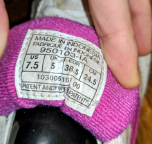 Load image into Gallery viewer, (1995) Nike Outburst